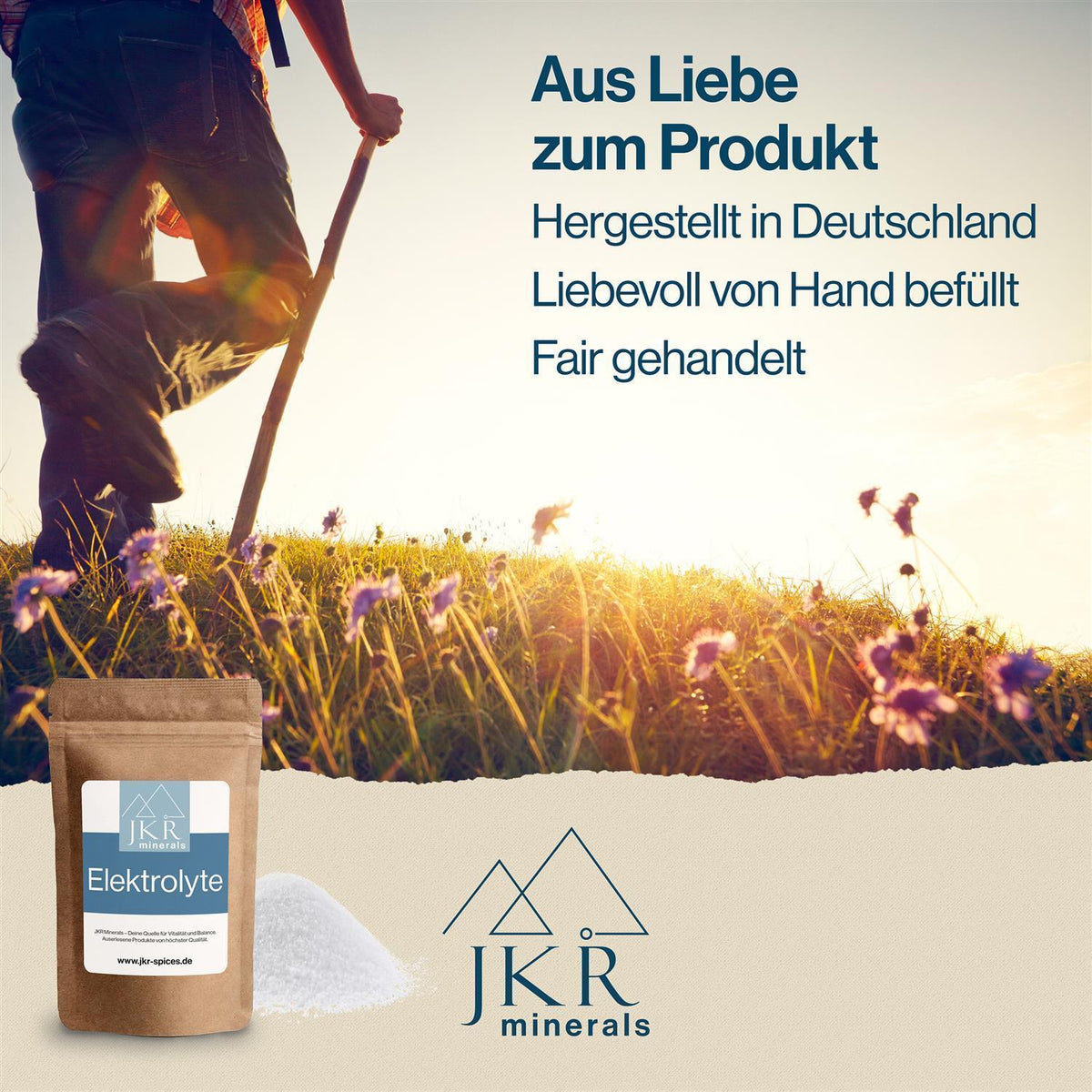 Aus Liebe zum Produkt Grafik von JKR Minerals, hergestellt in Deutschland, liebevoll von Hand befüllt, fair gehandelt, Person im Feld bei Sonnenaufgang mit Elektrolyte Doypack