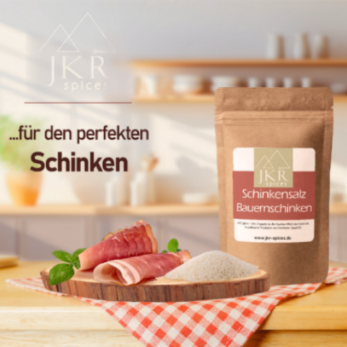 Werbemotiv Schinkensalz Bauernschinken mit Text „für den perfekten Schinken“, Doypack neben Schinken und Salz auf Küchentheke