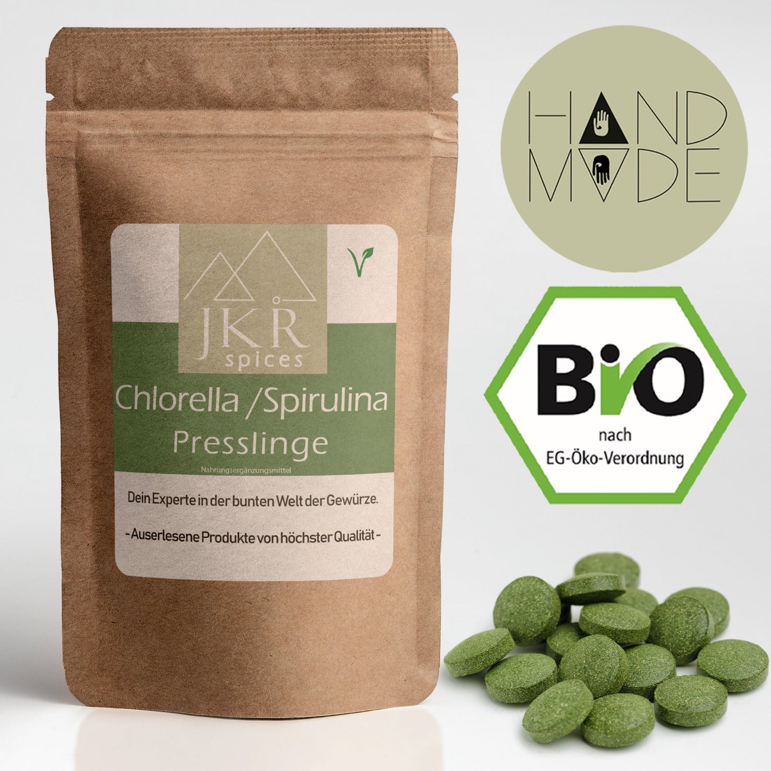 JKR Spices Chlorella Spirulina Presslinge im Doypack – hochwertige Bio-Algenpresslinge, naturbelassen und handverpackt, grüne Tabletten vor dem Produktbeutel mit BIO-Siegel