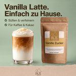 JKR Spices Vanillezucker neben einem Vanilla Latte im Glas – zum Verfeinern von Kaffee und Kakao.