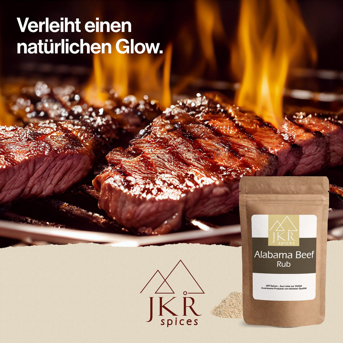JKR Spices Alabama Beef Rub im Doypack vor gegrilltem Steak mit Flammen, BBQ Werbebild für Rindfleisch Gewürzmischung