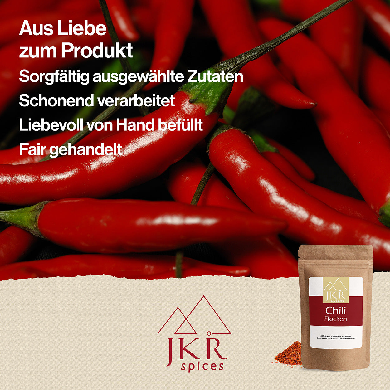 Bild mit roten Chilischoten. Text: Sorgfältig ausgewählte Zutaten /Schonend verarbeitet/Liebevoll von Hand befüllt/Fair gehandelt