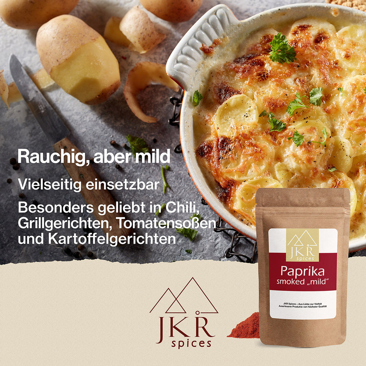 Eine weiße Auflaufform mit Kartoffelgratin, daneben einige geschälte Kartoffeln und ein Schälmesser. Text: Vielseitig einsetzbar/Besonders geliebt in Chili, Grillgerichten, Tomatensoßen und Kartoffelgerichten