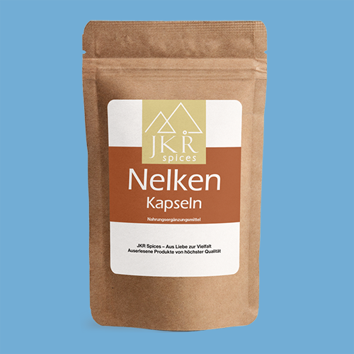 JKR Spices Nelken Kapseln im braunen Doypack mit Etikett auf blauem Hintergrund Vorderseite des Produkts