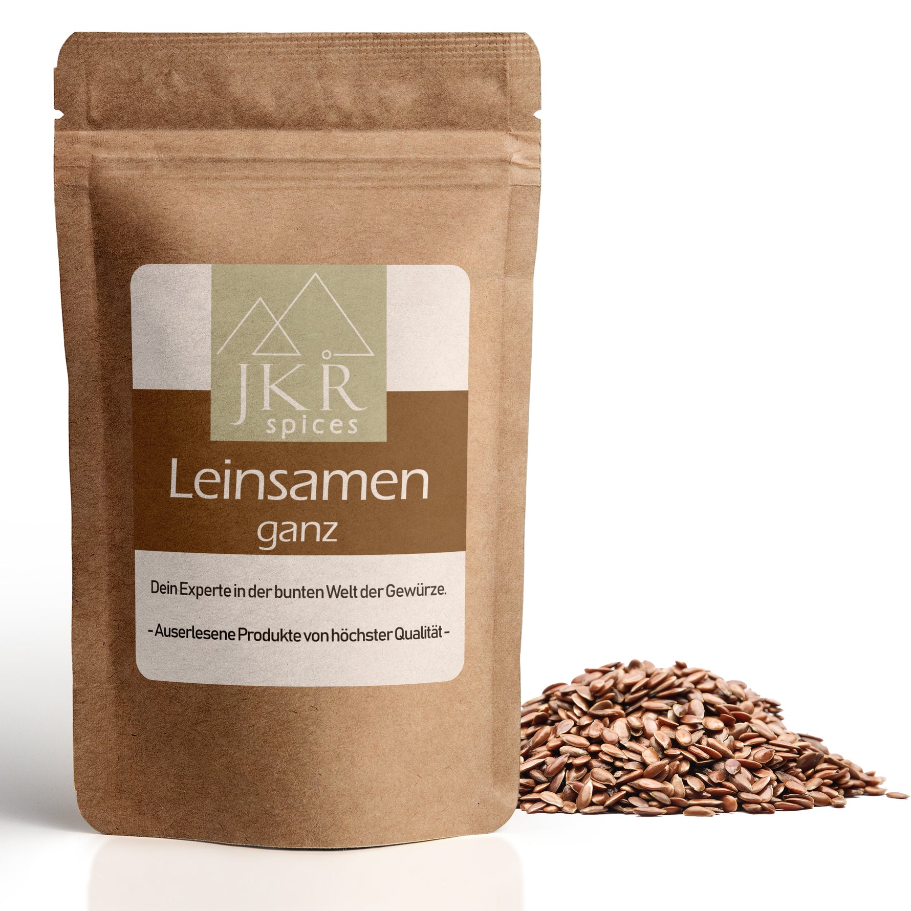 JKR Spices Leinsamen ganz im Doypack, ganze Leinsamen als Häufchen neben der Packung, Produktfoto auf weißem Hintergrund