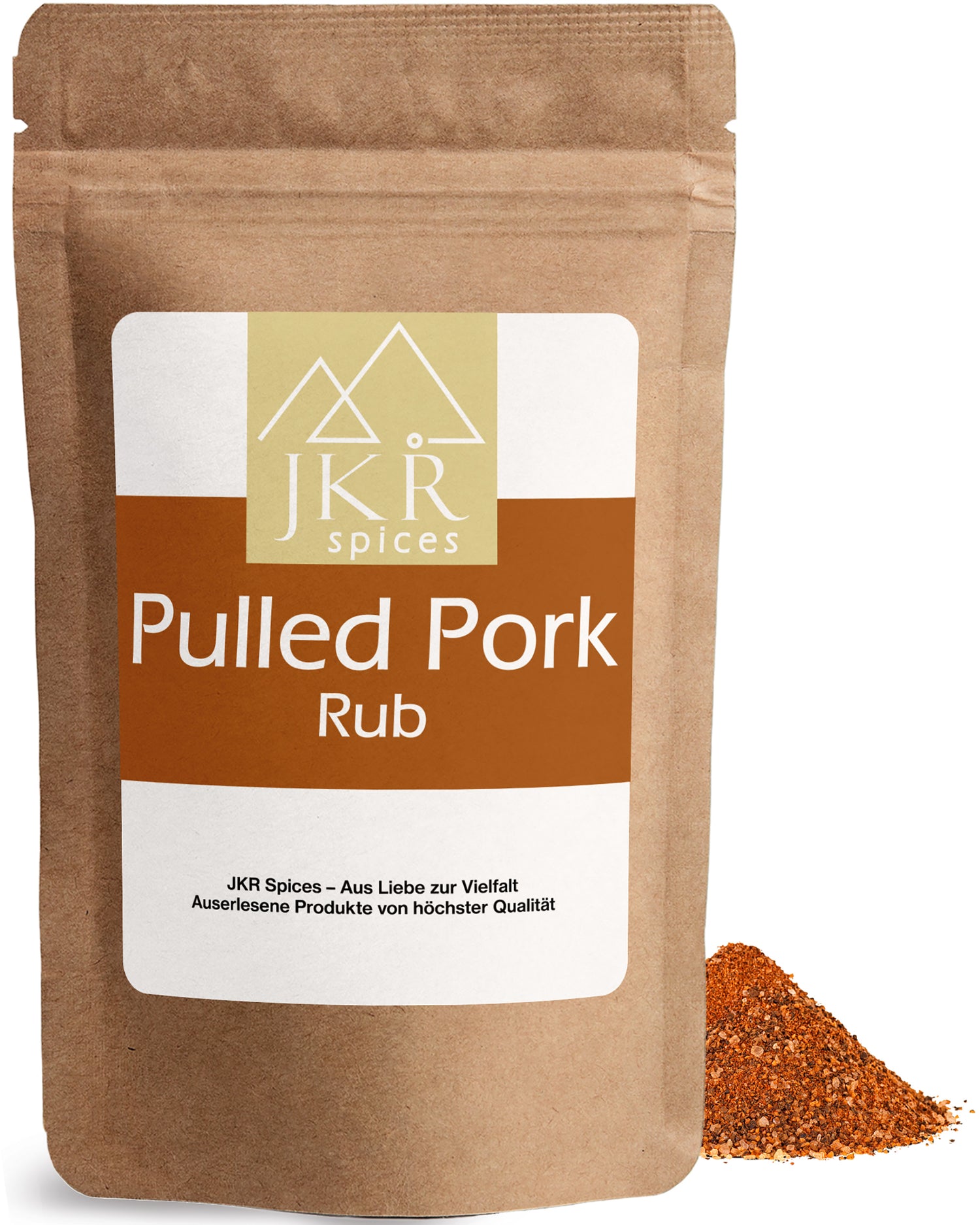 JKR Spices Pulled Pork Rub im Doypack, BBQ Rub Gewürzmischung als Häufchen neben der Packung, Produktfoto auf weißem Hintergrund