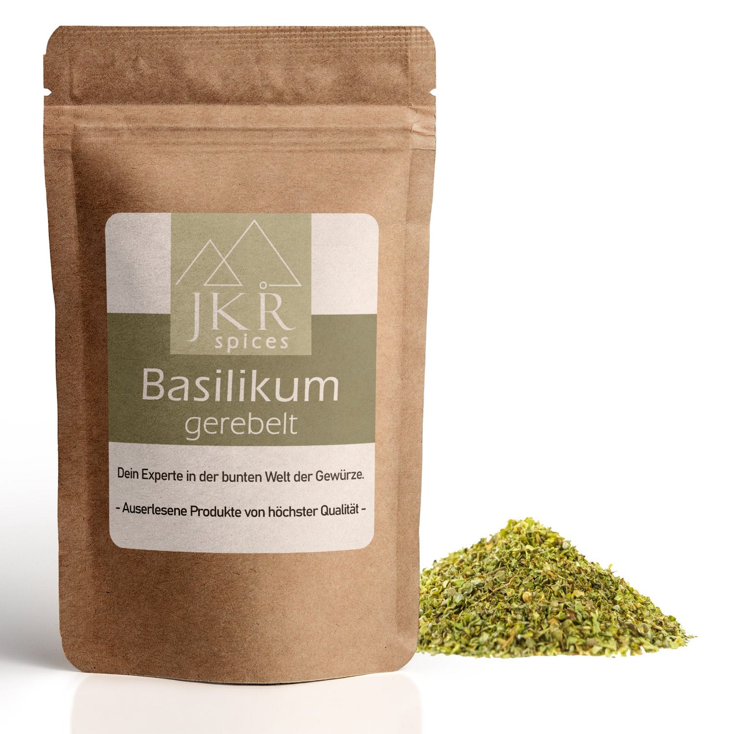 JKR Spices Basilikum gerebelt im umweltfreundlichen Kraftpapier-Doypack, daneben frisch-grüne getrocknete Basilikumkräuter als hochwertige Gewürzzutat