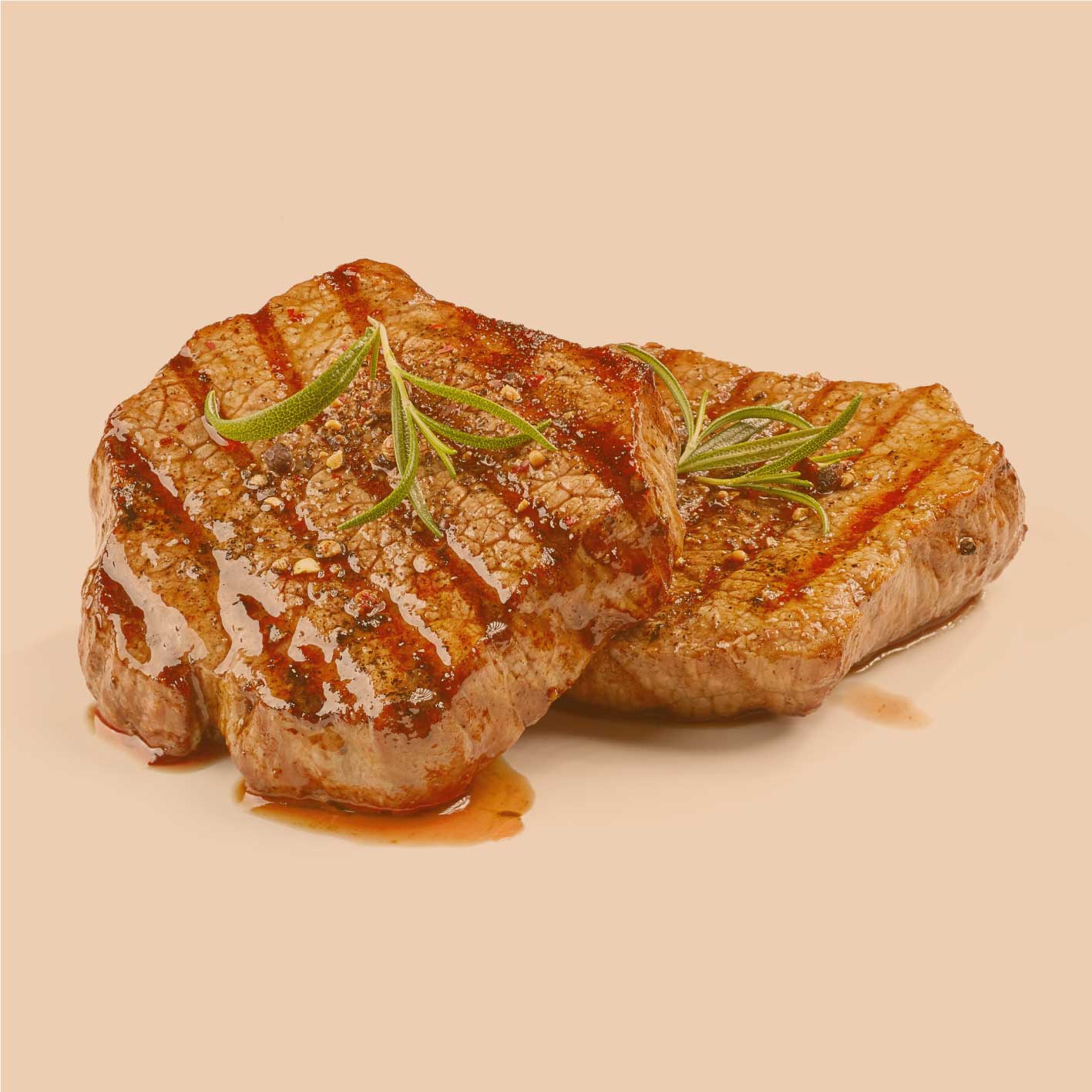 Serviervorschlag Memphis Rub: gegrilltes Steak mit Gewürzkruste auf hellem Hintergrund, BBQ Gewürz Anwendung