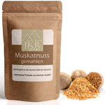 JKR Spices Muskatnuss gemahlen im Doypack, gemahlene Muskatnuss mit ganzen Muskatnüssen daneben, Produktfoto auf weißem Hintergrund