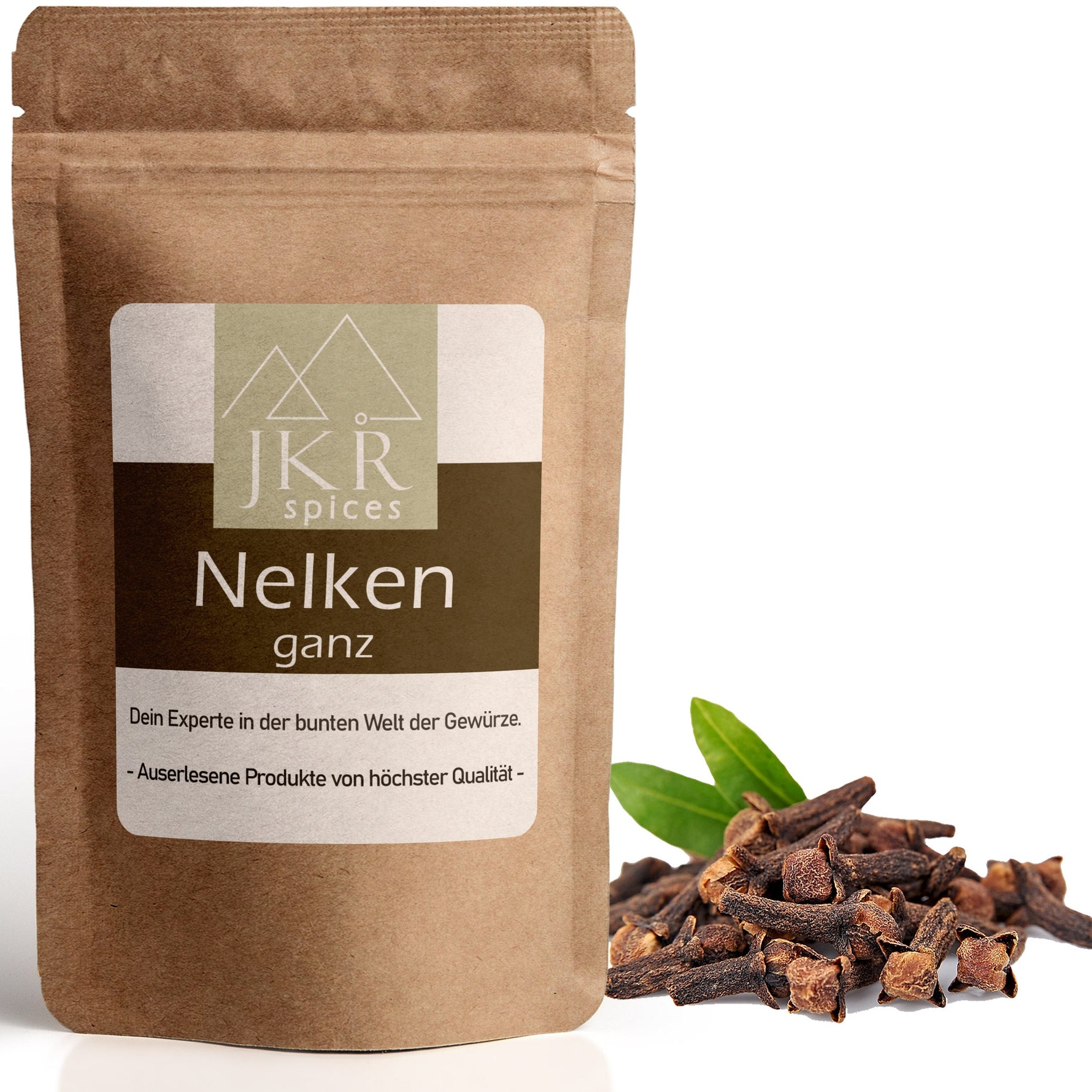 JKR Spices Nelken ganz im Doypack, ganze Nelken als Häufchen neben der Packung, Produktfoto auf weißem Hintergrund