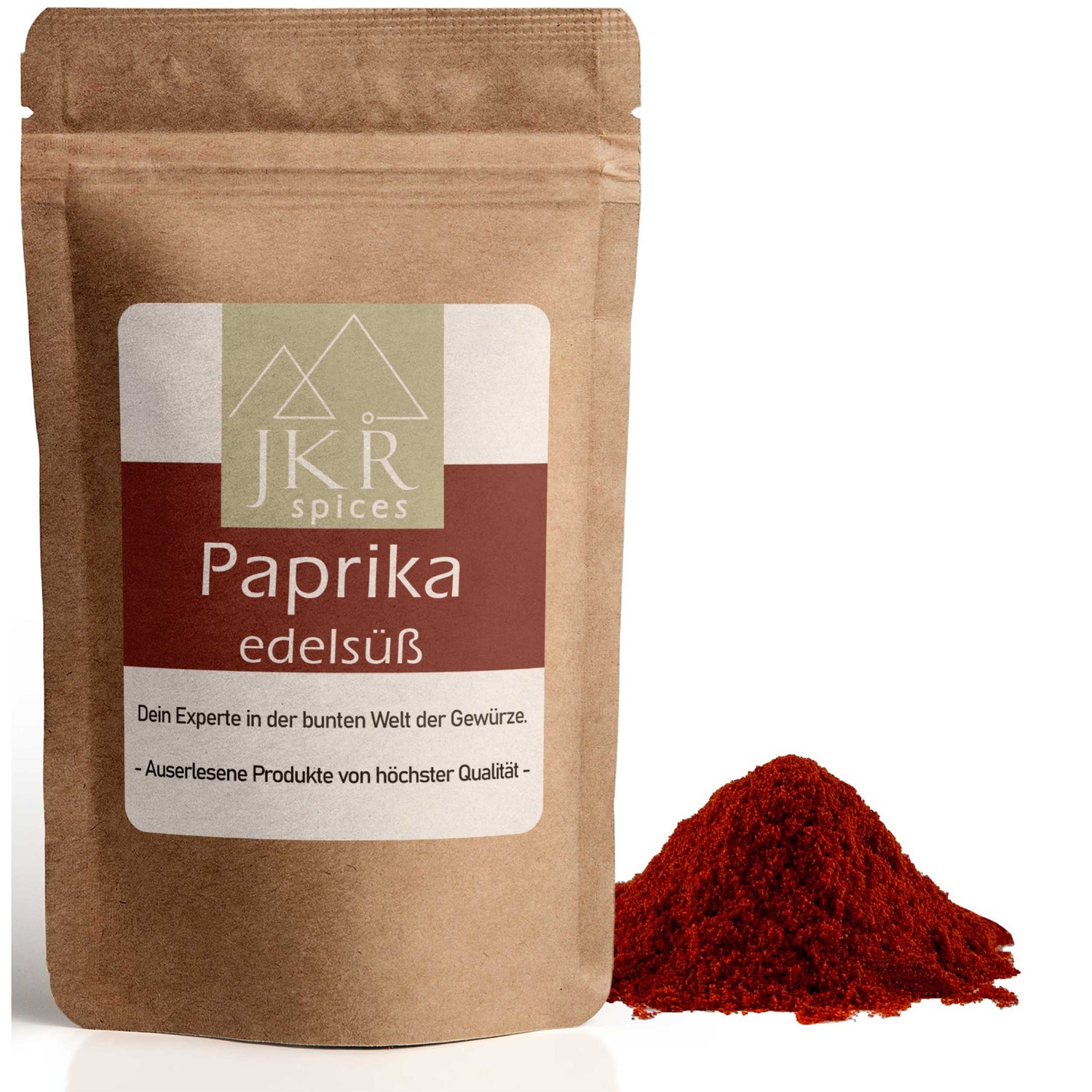 JKR Spices Paprika edelsüß im Doypack, edelsüßes Paprikapulver als Gewürzhaufen neben der Packung, Produktfoto auf weißem Hintergrund