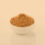 Ras el-Hanout Gewürzmischung in Schale, fein gemahlenes orientalisches Curry Gewürz als Nahaufnahme, Zutatenmotiv