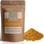 JKR Spices Ras el-Hanout im Doypack, marokkanische Gewürzmischung als Gewürzhaufen daneben, Produktfoto auf weißem Hintergrund